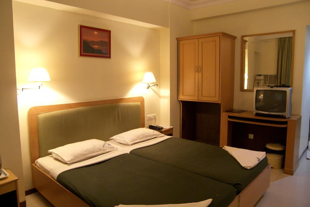 Hotel Menino Regency Panaji Room photo